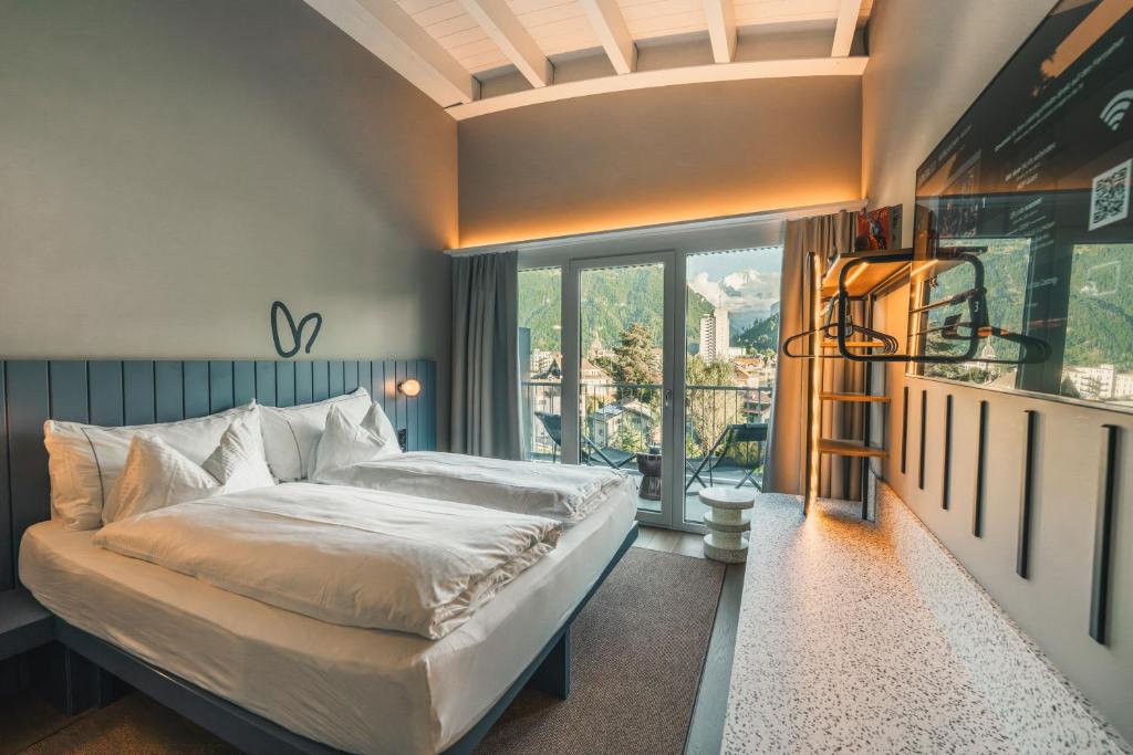 HOP Loft Suite 570 Zweites Schlafzimmer Bergblick Interlaken