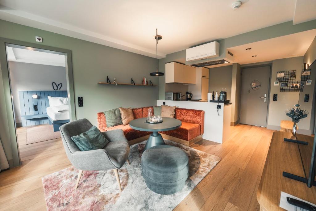 HOP Luxe 250 Wohnzimmer Sofa Kueche Eingang Interlaken