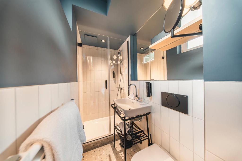 HOP Mate 160 Badezimmer Dusche WC Interlaken