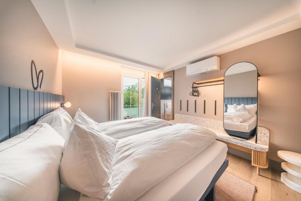 HOP Mate 160 Zweites Schlafzimmer Spiegel Interlaken