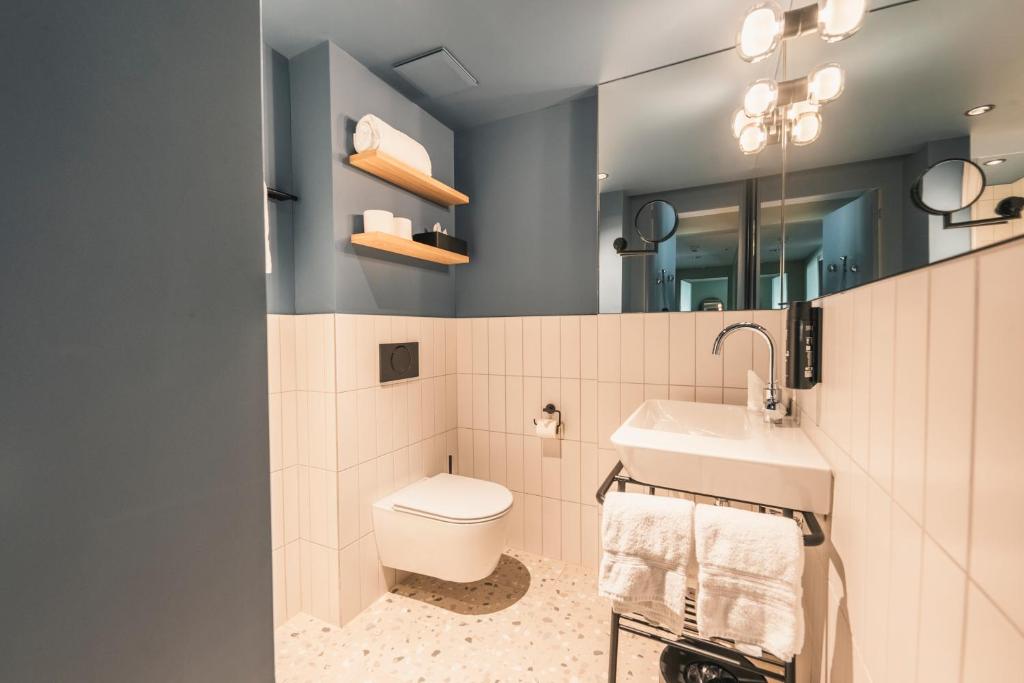 HOP Mate 360 Badezimmer Dusche WC Interlaken