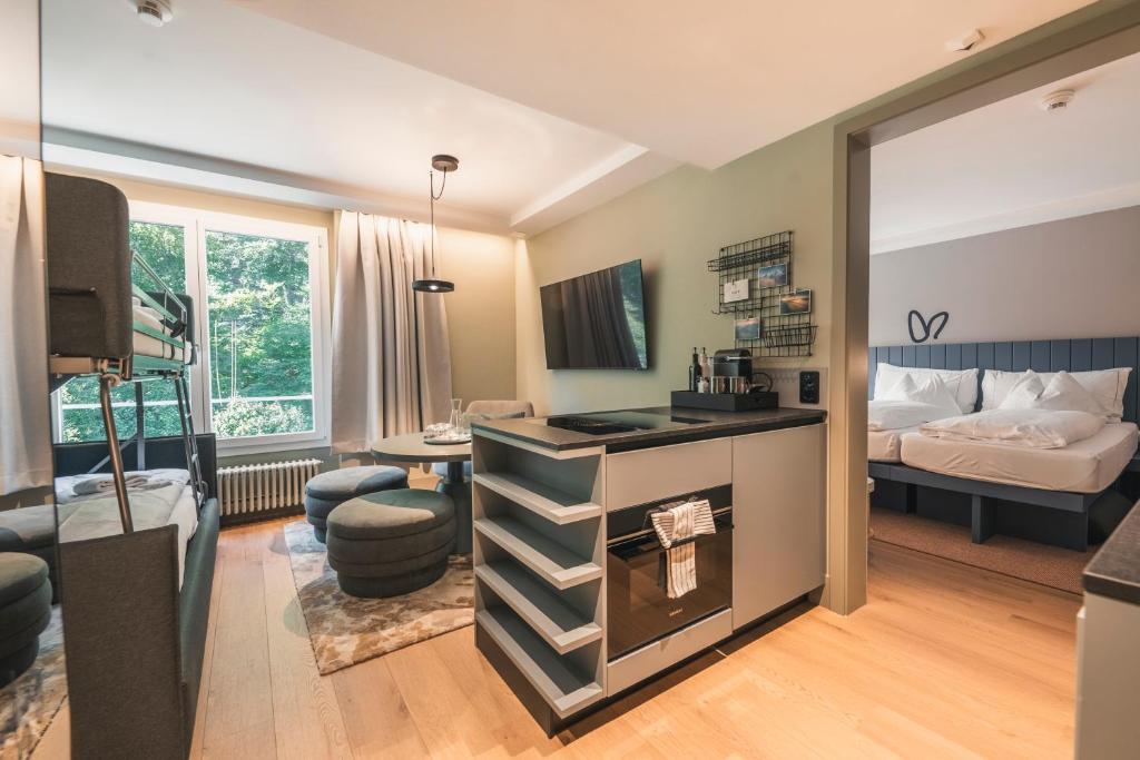 HOP Pure Studio 430 Wohnzimmer Kueche Sofa Etagenbett Schlafzimmer Interlaken